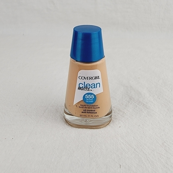3 FOR $10 MIX OR MATCH 🔥COVERGIRL Clean Matte Liquid Foundation S - Picture 2 of 7